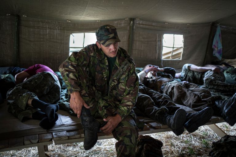Украинский военнослужащий в палаточном лагере в Ростовской области Украинский военнослужащий в палаточном лагере в Ростовской области