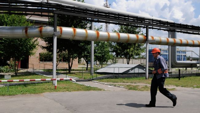 Работа отделения управления переработки газа. Архивное фото Работа отделения управления переработки газа. Архивное фото