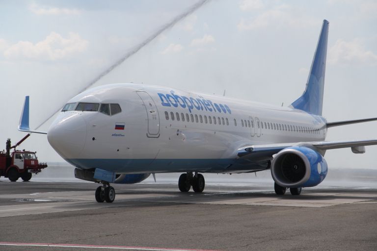 Самолет Boeing 737-800 авиакомпании Добролет Самолет Boeing 737-800 авиакомпании Добролет