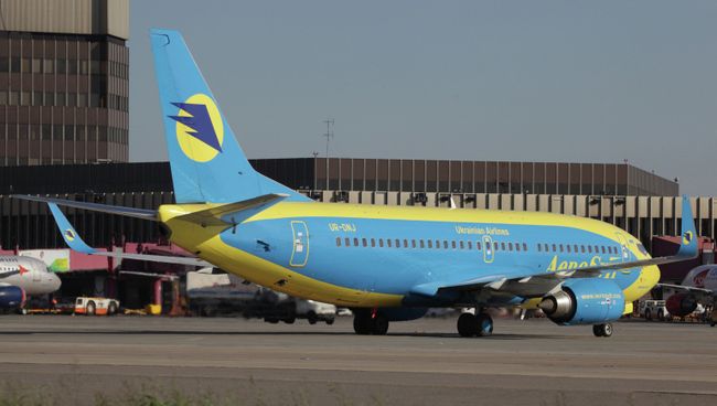 Самолет Боинг-737 украинской авиакомпании АэроСвит в аэропорту Шереметьево. Архивное фото Самолет Боинг-737 украинской авиакомпании АэроСвит в аэропорту Шереметьево. Архивное фото
