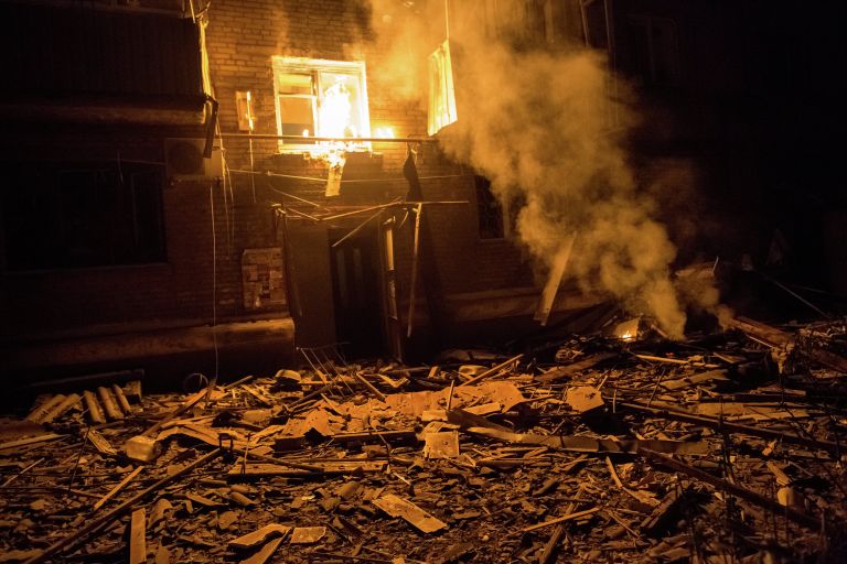Последствия артиллерийского удара по жилым домам Славянска Последствия артиллерийского удара по жилым домам Славянска