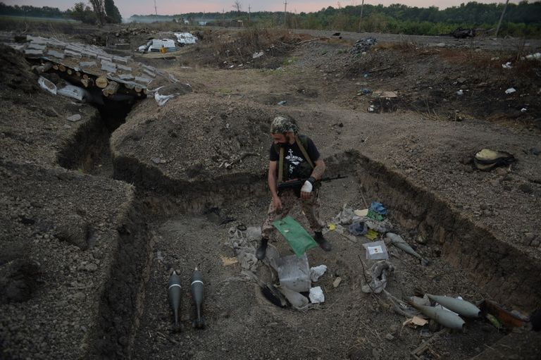 Ополченец Луганской народной республики на КПП Должанский Ополченец Луганской народной республики на КПП Должанский