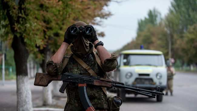 Украинский солдат из батальона Донбасс. Архивное фото Украинский солдат из батальона Донбасс. Архивное фото