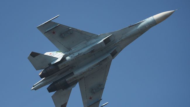 Истребитель СУ-27. Архивное фото Истребитель СУ-27. Архивное фото