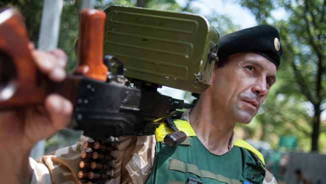 Боец батальона Донбасс. Архивное фото Боец батальона Донбасс. Архивное фото