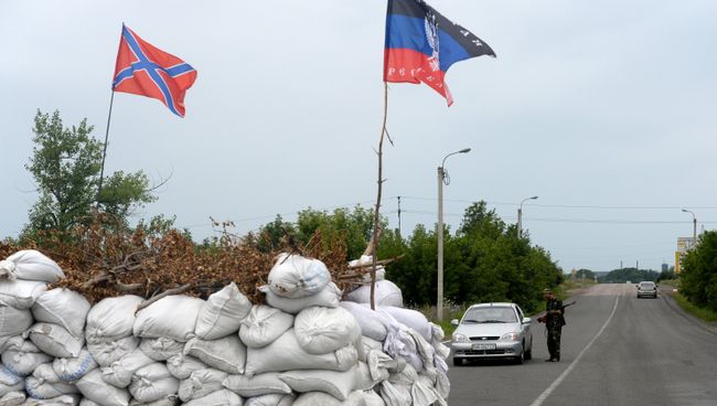 Блок-пост ополченцев ДНР. Архивное фото Блок-пост ополченцев ДНР. Архивное фото