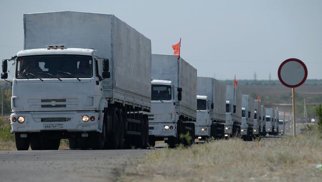 Колонна с гуманитарной помощью из РФ на границе с Украиной Колонна с гуманитарной помощью из РФ на границе с Украиной