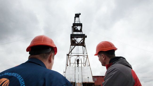 Рабочие на предприятии Укргаздобыча. Архивное фото