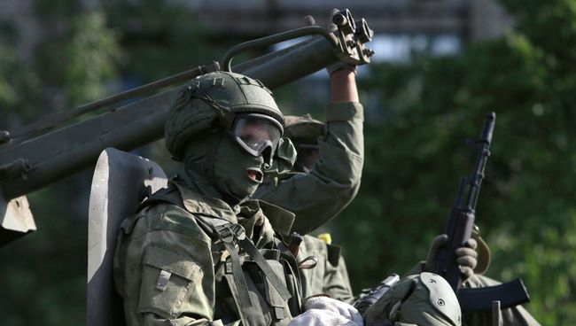 Боец народного ополчения в городе Краснодон. Архивное фото Боец народного ополчения в городе Краснодон. Архивное фото