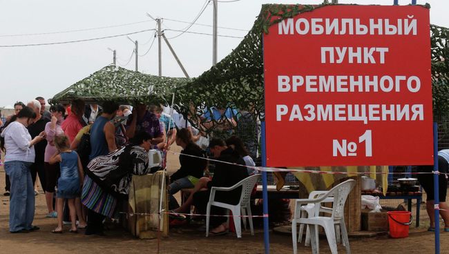 Беженцы из Украины на пункте временного размещения в Донецке Ростовской области Беженцы из Украины на пункте временного размещения в Донецке Ростовской области