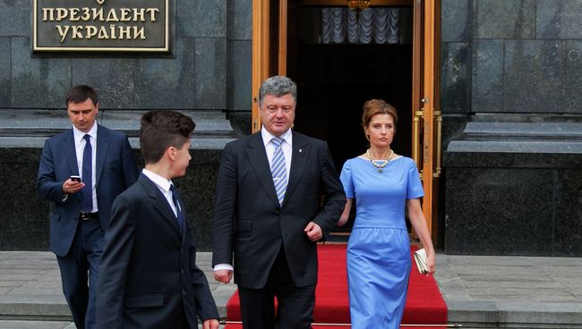 Президент Украины Петр Порошенко с супругой Марией и сыном Михаилом. Архивное фото Президент Украины Петр Порошенко с супругой Марией и сыном Михаилом. Архивное фото