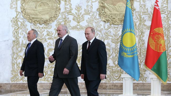 Президент России Владимир Путин, президент Белоруссии Александр Лукашенко и президент Казахстана Нурсултан Назарбаев Президент России Владимир Путин, президент Белоруссии Александр Лукашенко и президент Казахстана Нурсултан Назарбаев