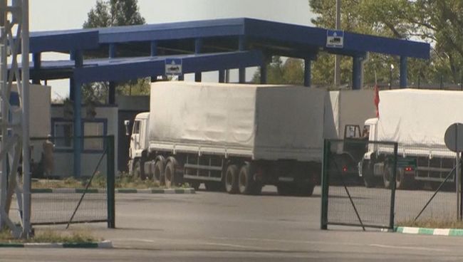Первые грузовики с гуманитарной помощью РФ пересекли границу Украины Первые грузовики с гуманитарной помощью РФ пересекли границу Украины