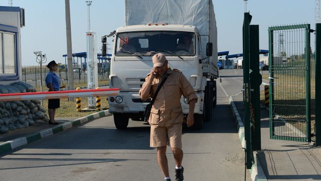 Машины из состава гуманитарного конвоя РФ возвращаются в Россию Машины из состава гуманитарного конвоя РФ возвращаются в Россию