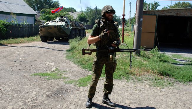 Ополченец ДНР в городе Иловайске Донецкой области