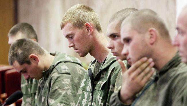 Российские десантники, задержанные на Украине за незаконное пересечение границы. Архивное фото