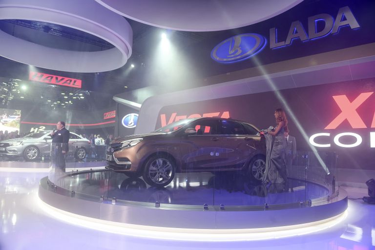 Презентация автомобиля Lada X-ray concept на Московском международном автомобильном салоне Презентация автомобиля Lada X-ray concept на Московском международном автомобильном салоне