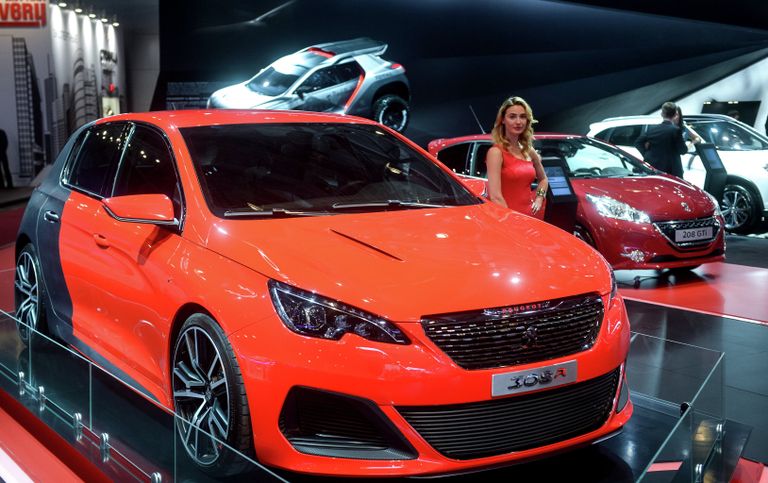 Автомобиль Peugeot 308R на Московском международном автомобильном салоне Автомобиль Peugeot 308R на Московском международном автомобильном салоне