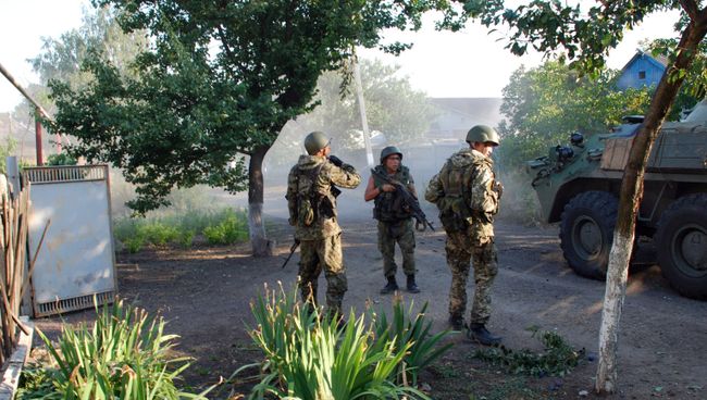 Ополченцы Донецкой народной республики (ДНР) в городе Иловайске Ополченцы Донецкой народной республики (ДНР) в городе Иловайске