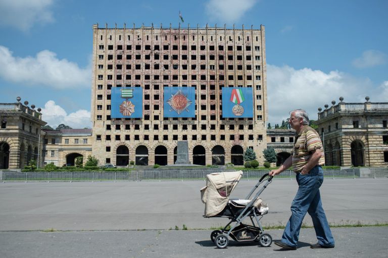 Города мира. Сухум Города мира. Сухум