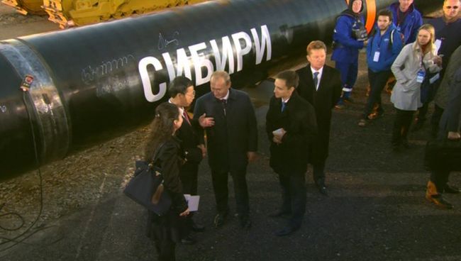 Путин оставил автограф на первом участке газопровода Сила Сибири Путин оставил автограф на первом участке газопровода Сила Сибири