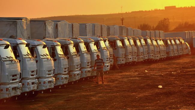 Грузовики с гуманитарным грузом для Украины. Архивное фото