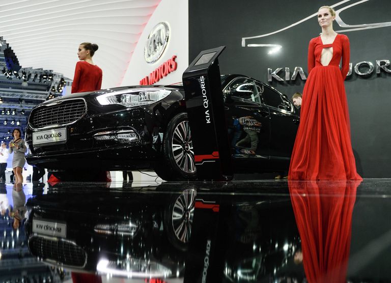 Автомобиль Kia Quoris на Московском международном автомобильном салоне Автомобиль Kia Quoris на Московском международном автомобильном салоне