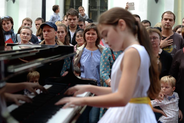Горожане на празднике Фортепианная Москва на Никольской Горожане на празднике Фортепианная Москва на Никольской