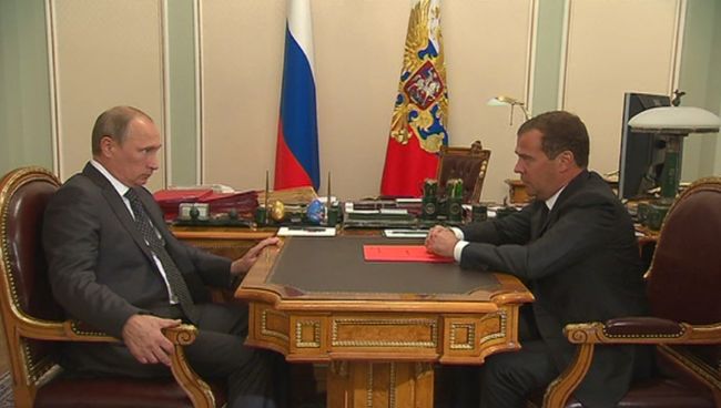 Медведев объяснил Путину, почему нужно упразднить Минрегион РФ Медведев объяснил Путину, почему нужно упразднить Минрегион РФ