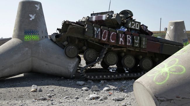 Подбитый украинский танк. Архивное фото Подбитый украинский танк. Архивное фото