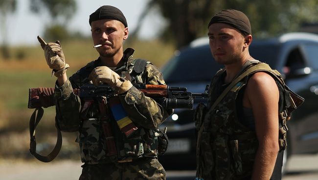 Украинские солдаты на окраине Мариуполя. Архивное фото Украинские солдаты на окраине Мариуполя. Архивное фото
