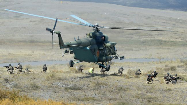 Военнослужащие во время учений, архивное фото