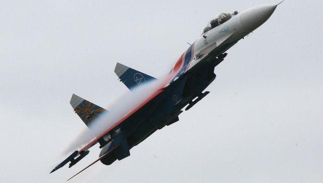 Истребитель Су-27 российской пилотажной группы Русские Витязи