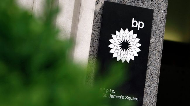 Вывеска у штаб-квартиры BP в Лондоне. Архивное фото