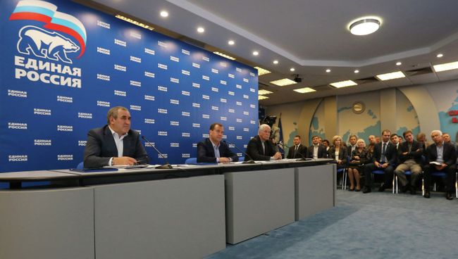 Дмитрий Медведев в штабе партии Единая Россия