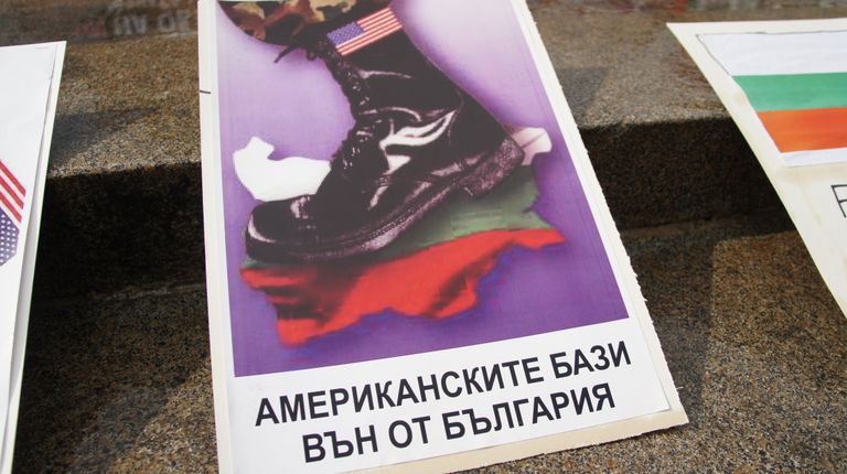 Митинг в Софии против спецоперации, проводимой властями Украины на востоке страны, и агрессии США на Украине и в Болгарии Митинг в Софии против спецоперации, проводимой властями Украины на востоке страны, и агрессии США на Украине и в Болгарии