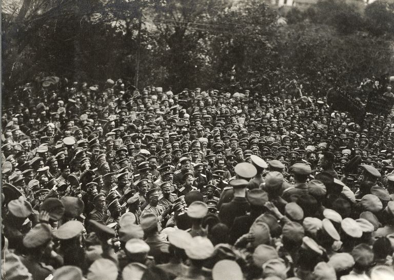 Военный министр Александр Керенский обращается к войскам, 1917 год Военный министр Александр Керенский обращается к войскам, 1917 год