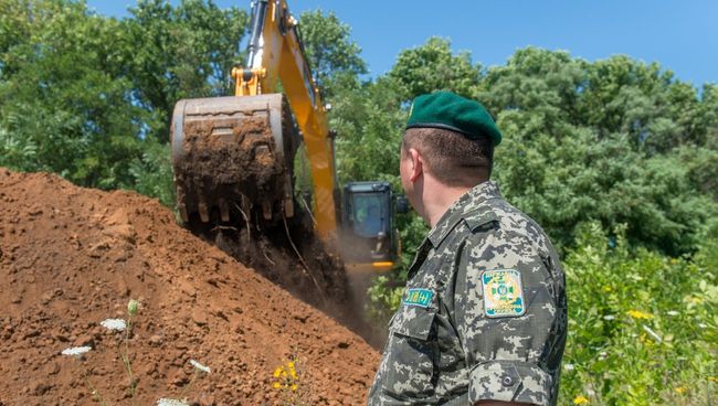 На границе России и Украины в Харьковской области. Архивное фото На границе России и Украины в Харьковской области. Архивное фото