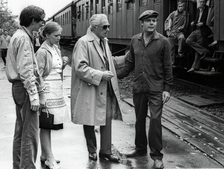 Витторио де Сика, Марчелло Мастрояни и Людмила Савельева на съемках фильма Подсолнухи Витторио де Сика, Марчелло Мастрояни и Людмила Савельева на съемках фильма Подсолнухи