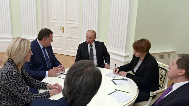В.Путин провел рабочую встречу с М.Додиком