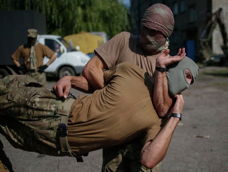 Добровольцы украинского батальона Сич во время тренировки Добровольцы украинского батальона Сич во время тренировки