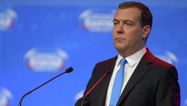 Председатель правительства РФ Дмитрий Медведев выступает на пленарном заседании XIII Международного инвестиционного форума Председатель правительства РФ Дмитрий Медведев выступает на пленарном заседании XIII Международного инвестиционного форума