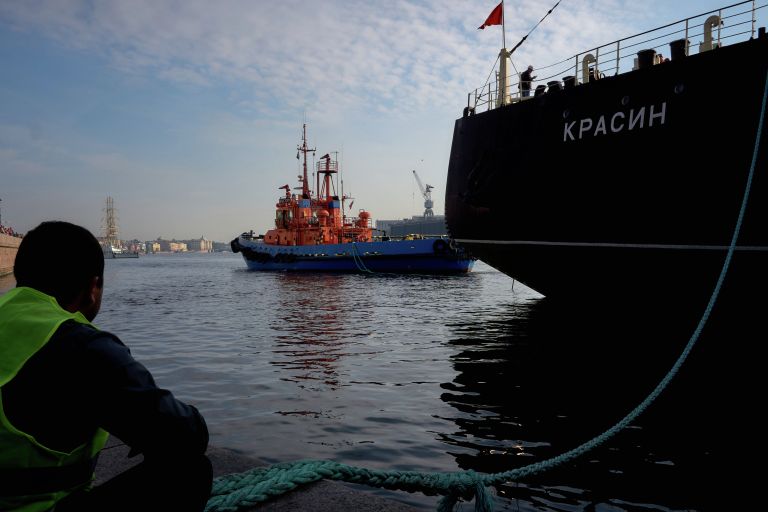 Отправка ледокола Красин на ремонт в город Кронштадт на Морской завод Отправка ледокола Красин на ремонт в город Кронштадт на Морской завод