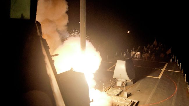 Запуск ракеты Томагавк с борта корабля ВМС США в Красном море 23 сентября 2014 Запуск ракеты Томагавк с борта корабля ВМС США в Красном море 23 сентября 2014