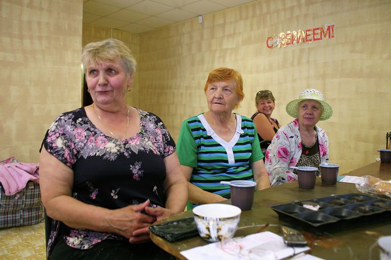За чаем обсуждают последние новости За чаем обсуждают последние новости