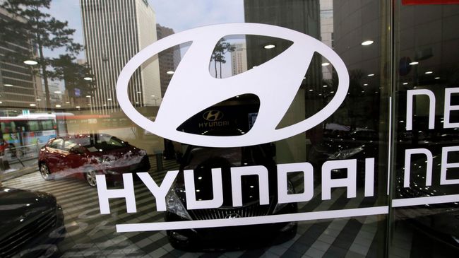 Автосалон Hyundai. Архивное фото Автосалон Hyundai. Архивное фото