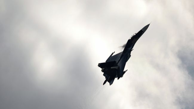 Истребитель Су-27. Архивное фото Истребитель Су-27. Архивное фото