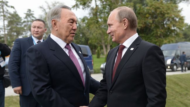 Президент России Владимир Путин и президент Казахстана Нурсултан Назарбаев. Архивное фото
