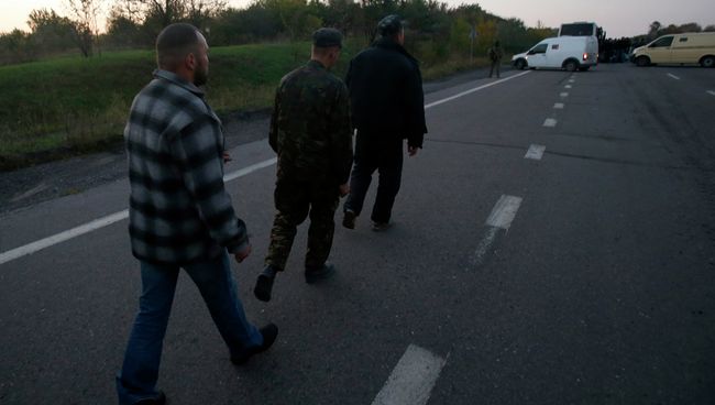 Украинские военные после во время обмена пленными в Донецке. Архивное фото