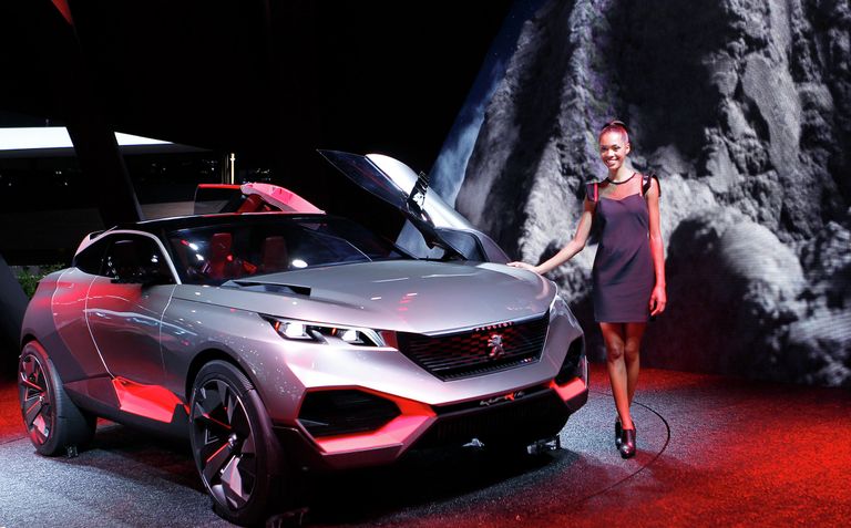 Концепт-кар Peugeot Quartz на Парижском автосалоне Концепт-кар Peugeot Quartz на Парижском автосалоне